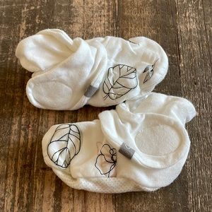 Goumi kids infant booties 6-12 months.